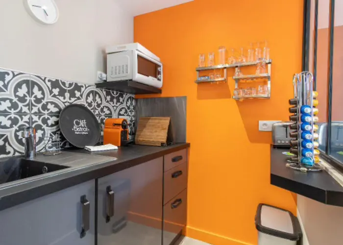 Norman In Center 翁弗勒尔