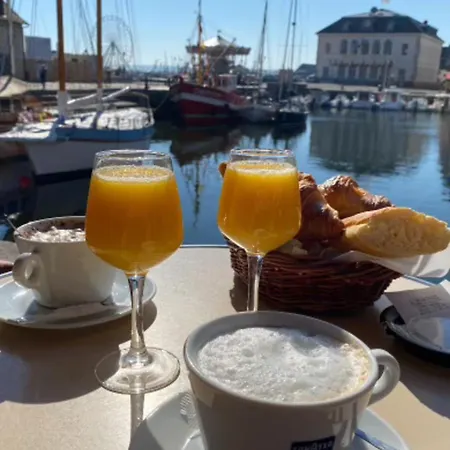 Daire Norman In Center Honfleur